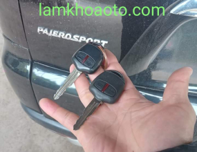 Làm chìa xe Mitsubishi Pajero 