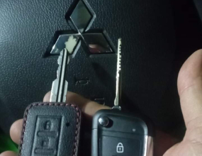 Làm khoá xe Mitsubishi Attrager 